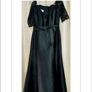 Lian Carlo Couture ..Black Silk & Lace Beaded Long Formal Dress ..Size 14